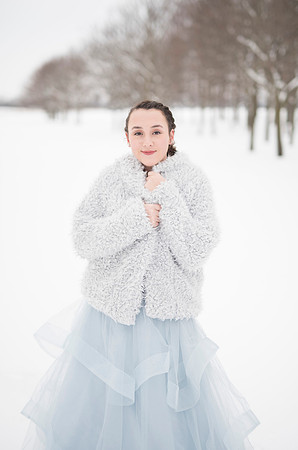 OliviaAverySnow_023
