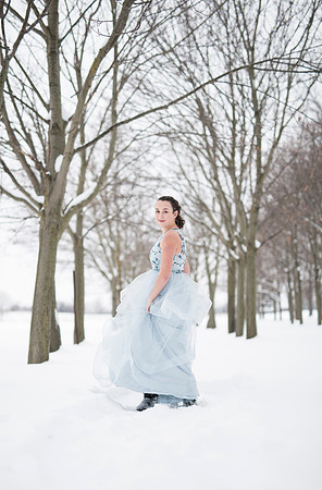 OliviaAverySnow_044
