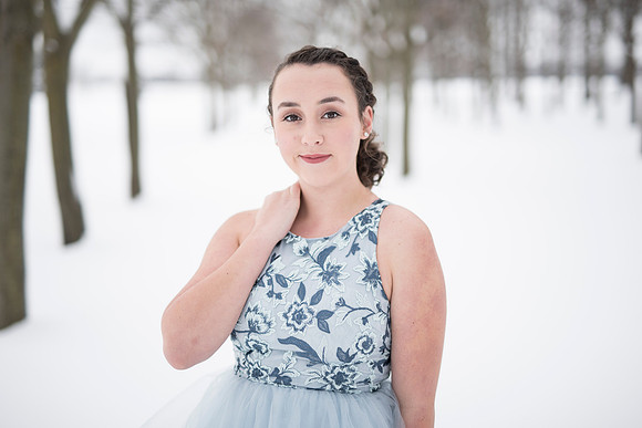 OliviaAverySnow_050