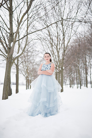 OliviaAverySnow_054