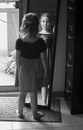 Girls Getting Ready048